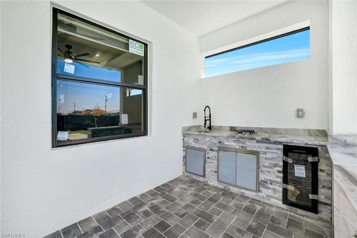 614 NE 2nd AVE, CAPE CORAL FL 33909