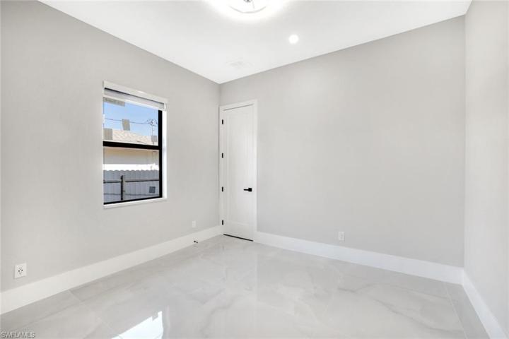 614 NE 2nd AVE, CAPE CORAL FL 33909