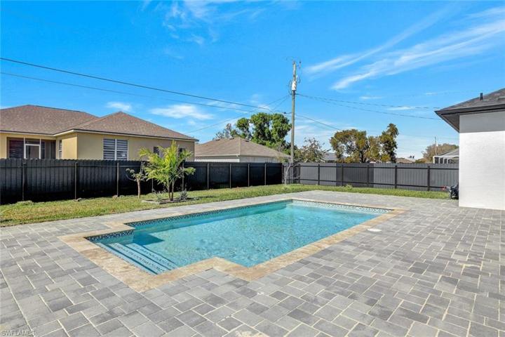 614 NE 2nd AVE, CAPE CORAL FL 33909
