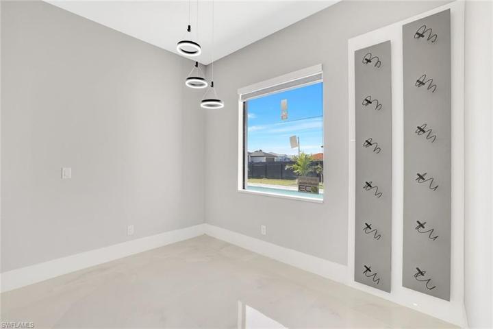 614 NE 2nd AVE, CAPE CORAL FL 33909