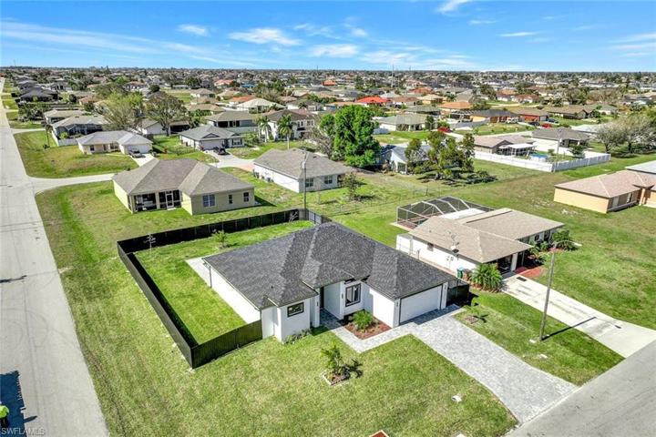 614 NE 2nd AVE, CAPE CORAL FL 33909