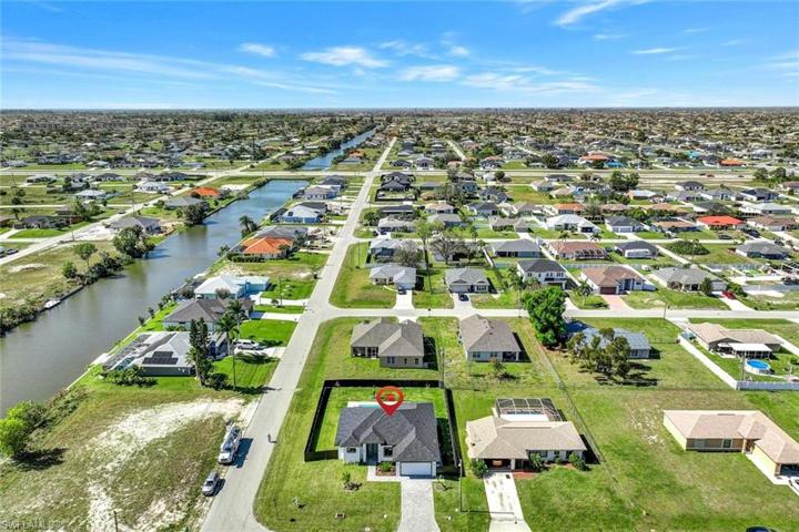 614 NE 2nd AVE, CAPE CORAL FL 33909