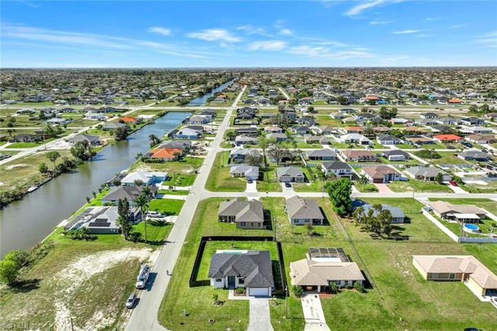 614 NE 2nd AVE, CAPE CORAL FL 33909