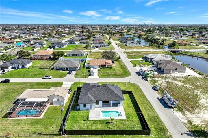 614 NE 2nd AVE, CAPE CORAL FL 33909