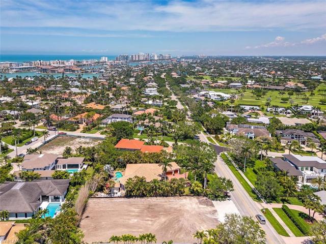 2331 Crayton RD, NAPLES FL 34103