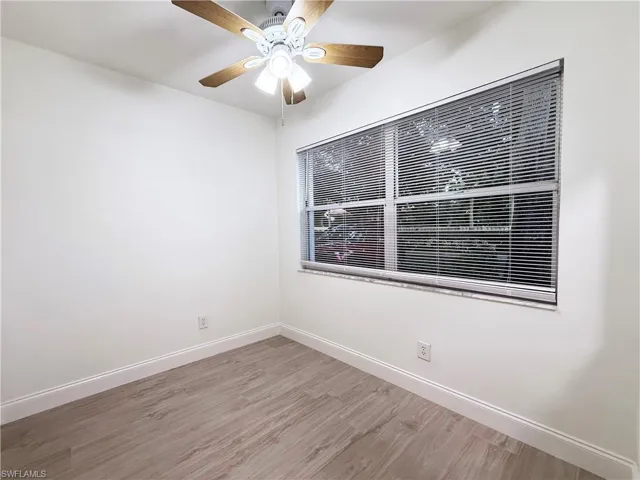 Separate Breakfast Area in the kitchen.