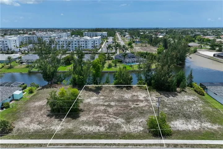 Aerial overview of property's location featuring a nearby body of water and property boundaries highlighted