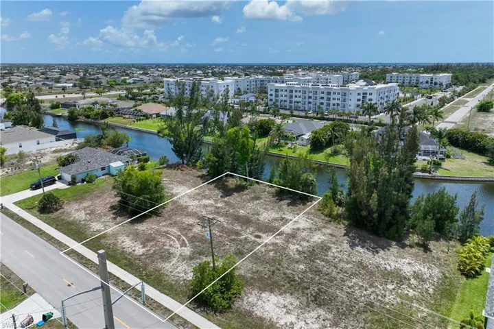 View of property location featuring a large body of water and property boundaries highlighted
