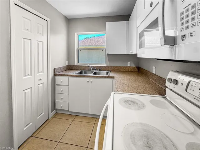 1321 SE 8th  AVE, Cape Coral, FL 33990