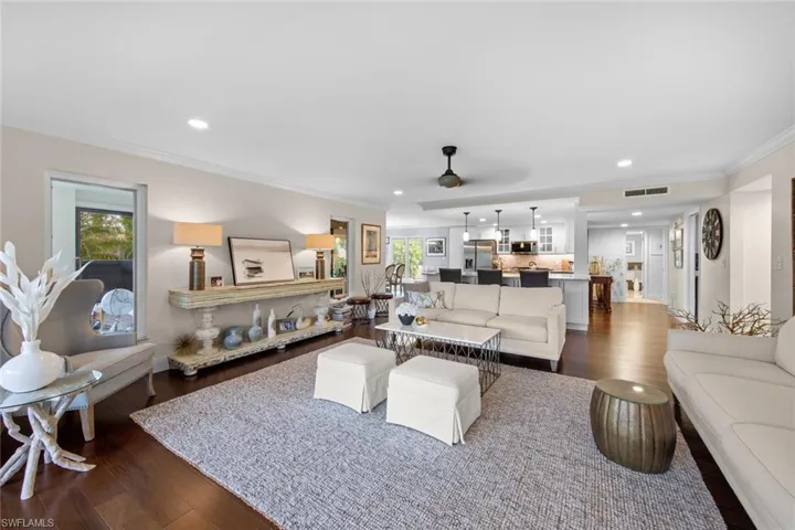 200 Wyndemere Way # B205, Naples Fl 34105