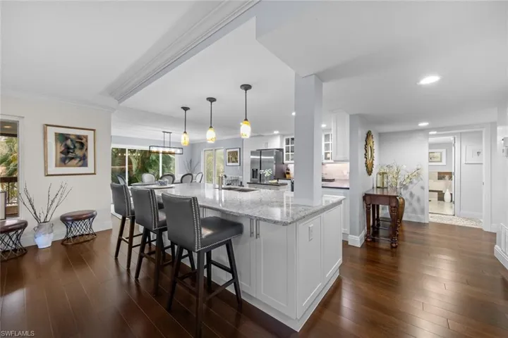 200 Wyndemere Way # B205, Naples Fl 34105