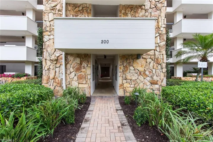 200 Wyndemere Way # B205, Naples Fl 34105