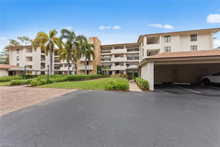 200 Wyndemere Way # B205, Naples Fl 34105