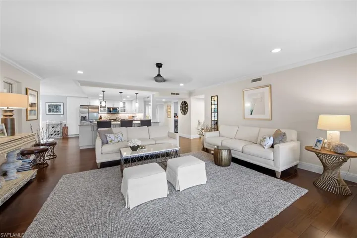 200 Wyndemere Way # B205, Naples Fl 34105