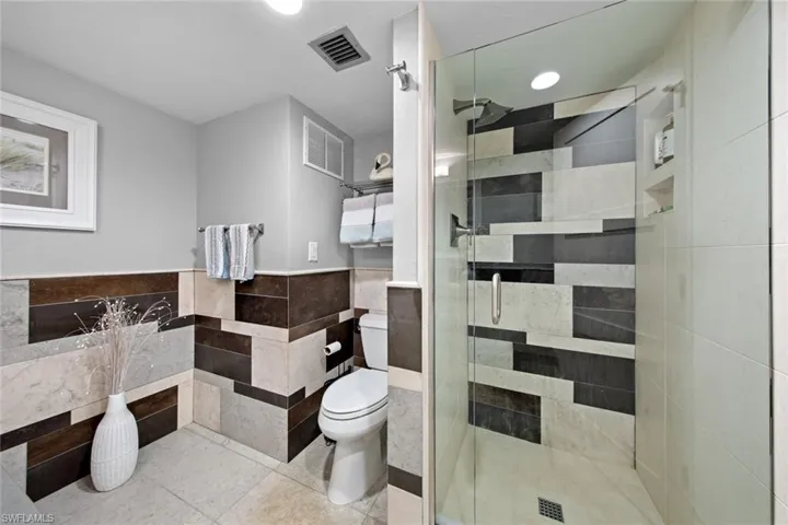 200 Wyndemere Way # B205, Naples Fl 34105