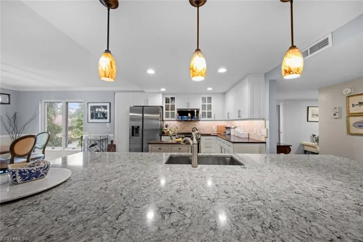 200 Wyndemere Way # B205, Naples Fl 34105