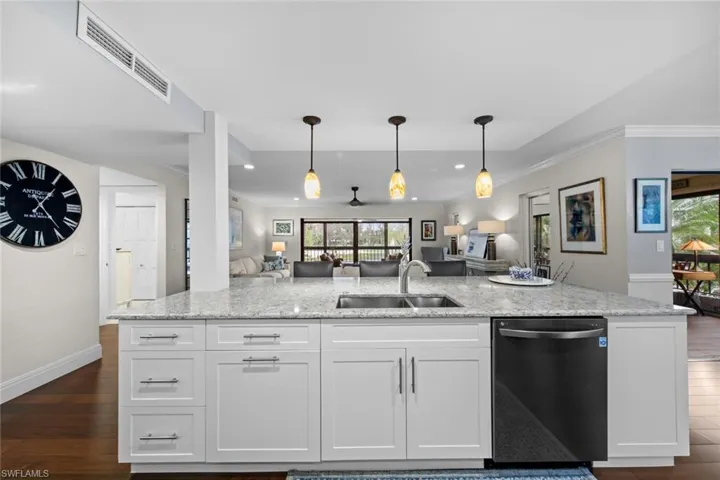 200 Wyndemere Way # B205, Naples Fl 34105