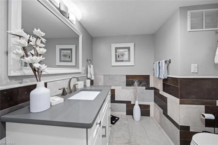 200 Wyndemere Way # B205, Naples Fl 34105