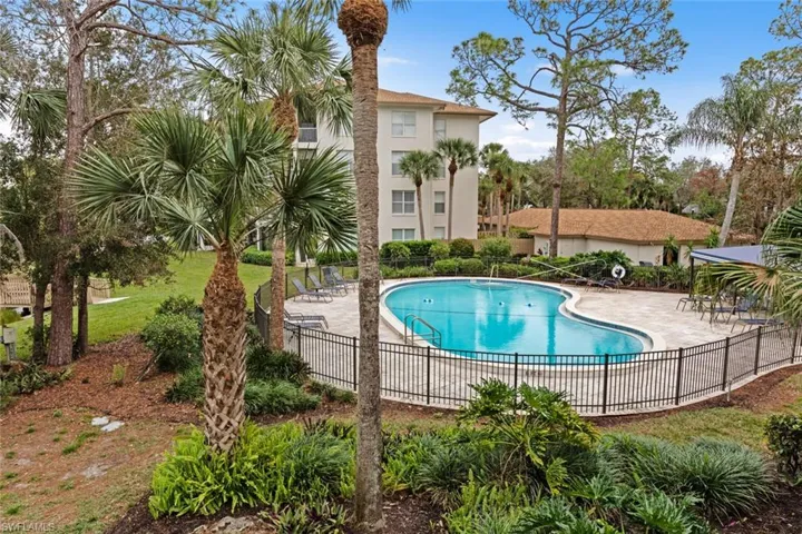 200 Wyndemere Way # B205, Naples Fl 34105