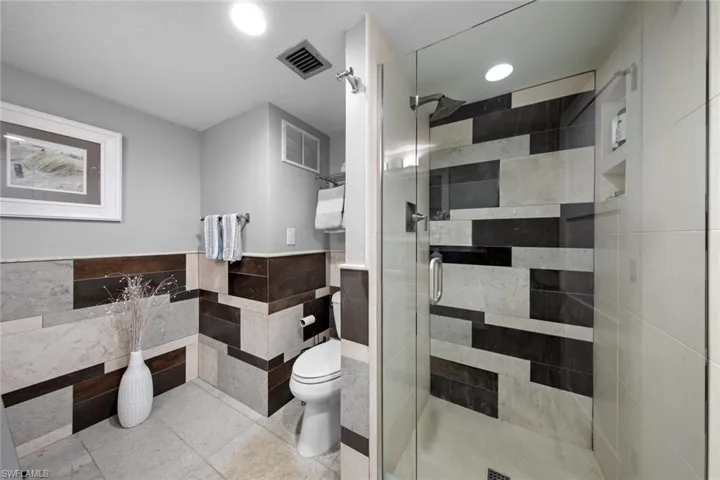200 Wyndemere Way # B205, Naples Fl 34105