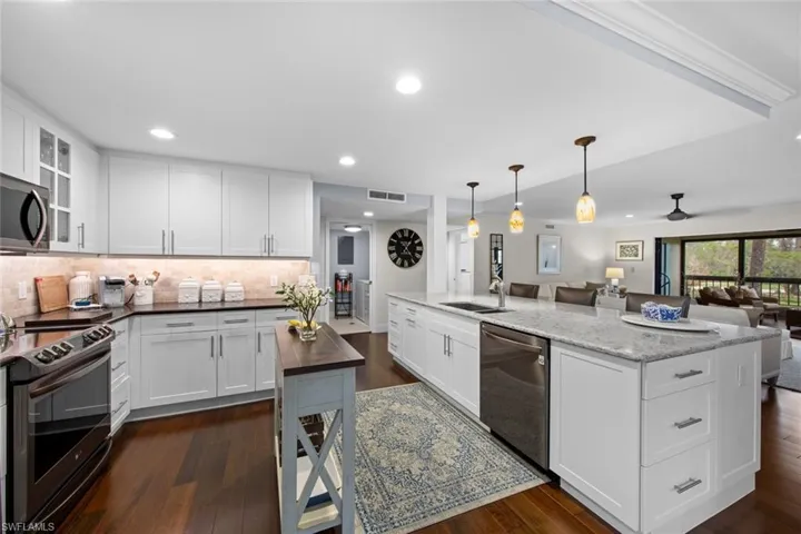 200 Wyndemere Way # B205, Naples Fl 34105