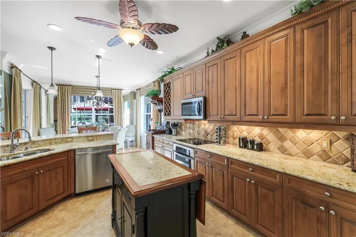 9104  Quartz  LN, Naples, FL 34120