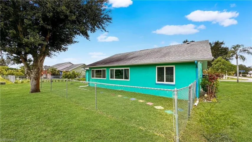 122  Ortona  ST, Lehigh Acres, FL 33936