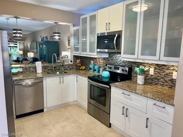 Beautifully updated White Designer Kitchen with Granite, newer appliances