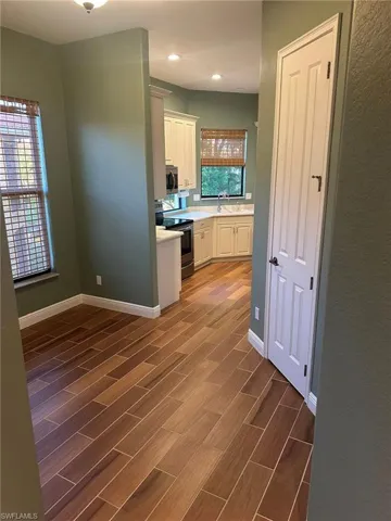 Kitchen offers new high-end appliances and new tile flooring. Prentiss Pointe Condo for sale in Fort Myers Florida