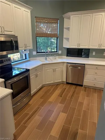 Kitchen offers new high-end appliances and new tile flooring. Prentiss Pointe Condo for sale in Fort Myers Florida
