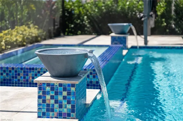 Water bowl and fountain features