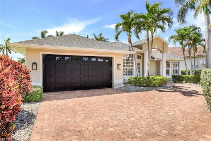 Circular driveway with block pavers