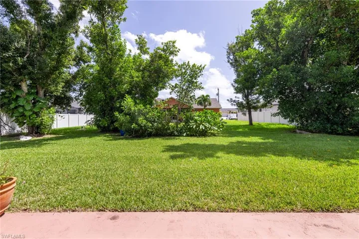 3825 SW 14th  PL, Cape Coral, FL 33914