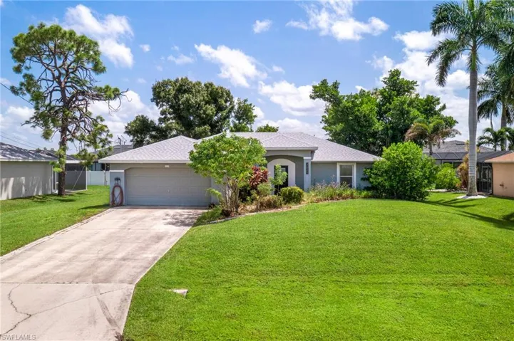 3825 SW 14th  PL, Cape Coral, FL 33914