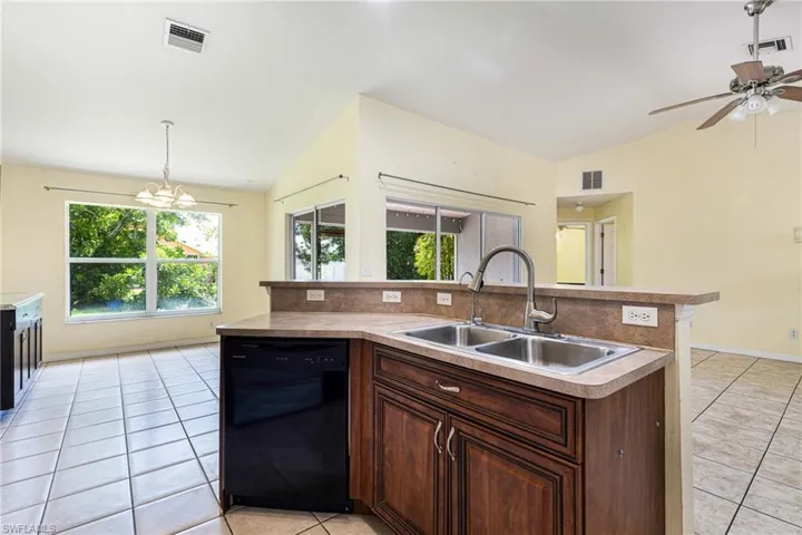 3825 SW 14th  PL, Cape Coral, FL 33914