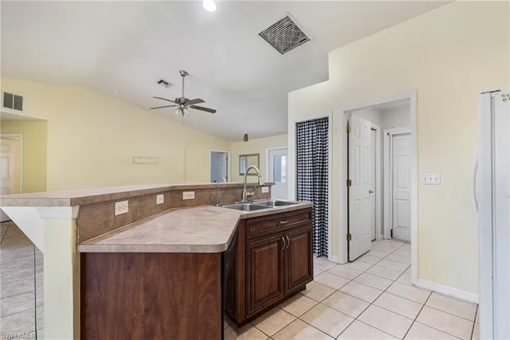 3825 SW 14th  PL, Cape Coral, FL 33914