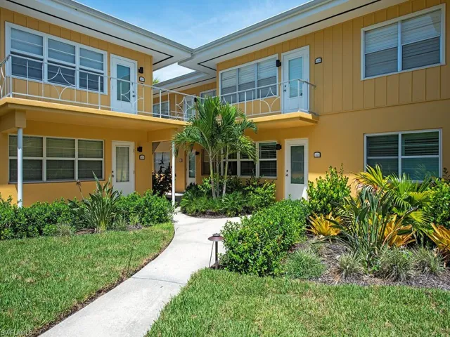 Garden Manor - a hidden gem in the heart of Olde Naples.