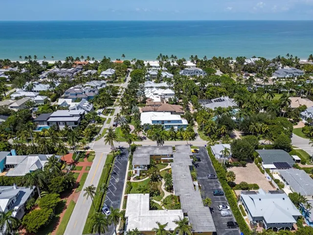 211  8th S AVE, Naples, FL 34102