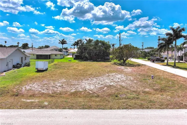 View of yard featuring a residential view