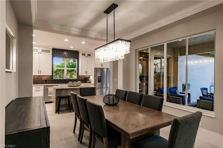 10882  Vanderbilt  DR, Naples, FL 34108