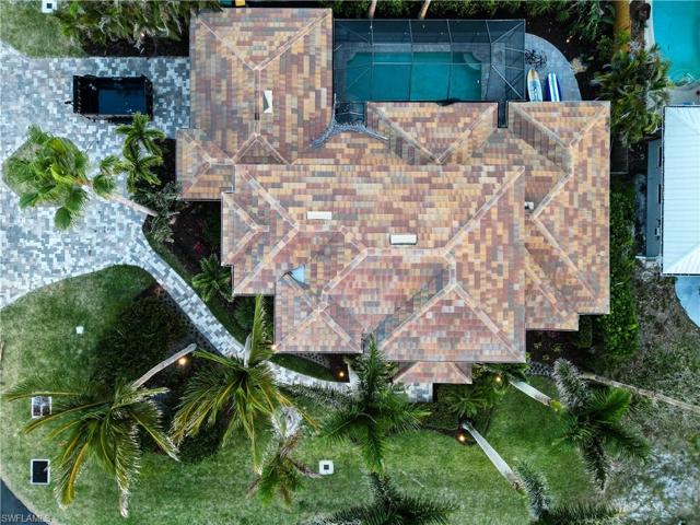 10882  Vanderbilt  DR, Naples, FL 34108