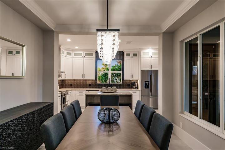 10882  Vanderbilt  DR, Naples, FL 34108