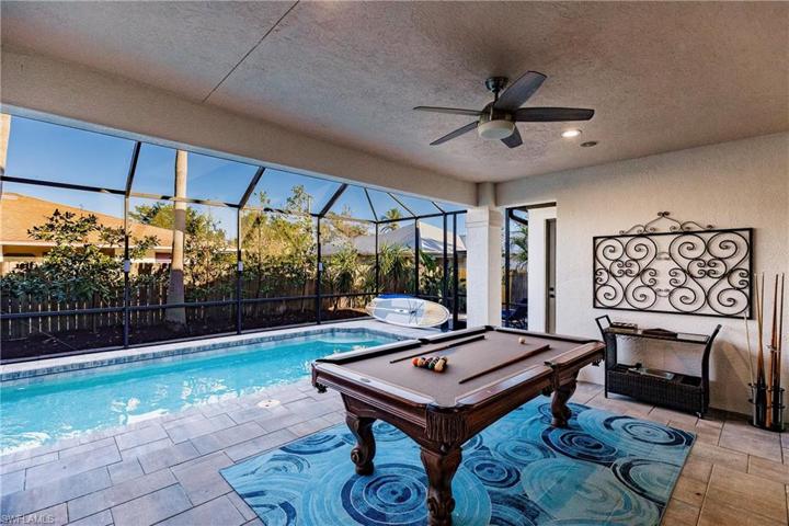 10882  Vanderbilt  DR, Naples, FL 34108