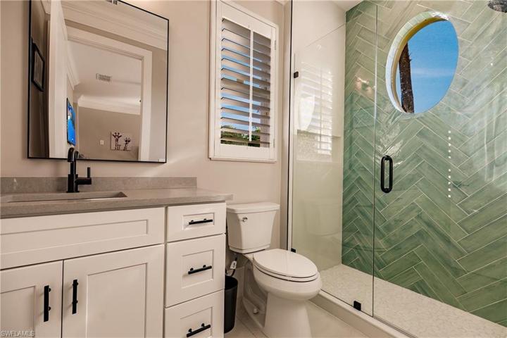 10882  Vanderbilt  DR, Naples, FL 34108