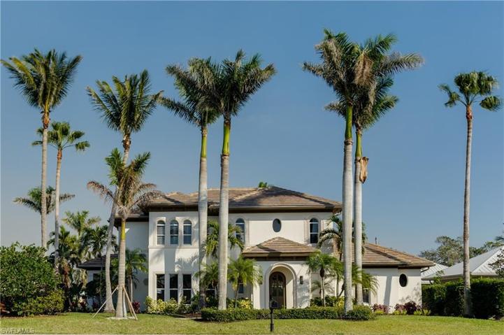 10882  Vanderbilt  DR, Naples, FL 34108