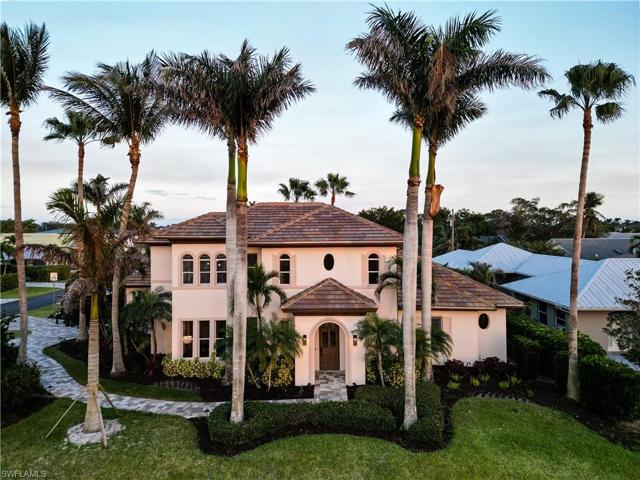 10882  Vanderbilt  DR, Naples, FL 34108