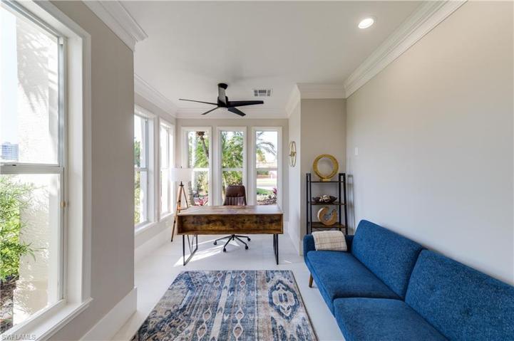10882  Vanderbilt  DR, Naples, FL 34108