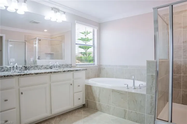 1573 Vizcaya Ln, Naples, Florida 34113