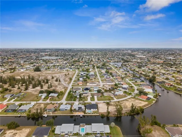 Intersecting Freshwater  Canal