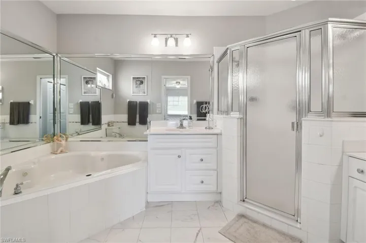 9165 Michael Cir 1002, Naples, Florida 34113